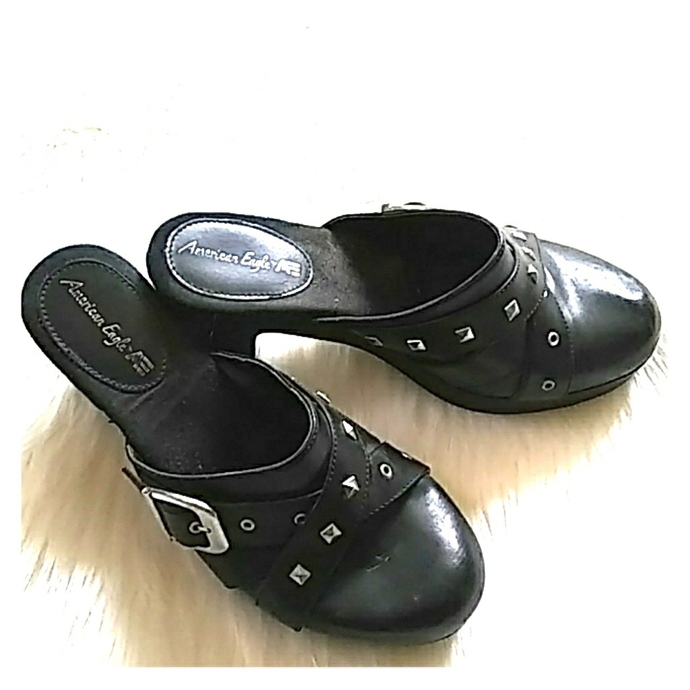 ❤️ American Eagle Clogs black and silver studded